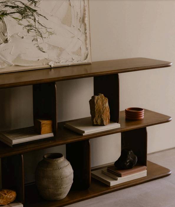 Mocha Mousse, écrin pour la collection The Masie 2025