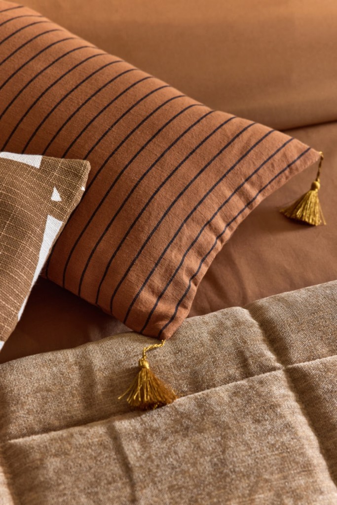 Mondial tissu rhabille la maison couleur Mocha Mousse