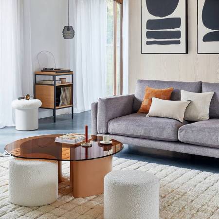 Un combiné table basse et tabourets qui ne manque pas de style